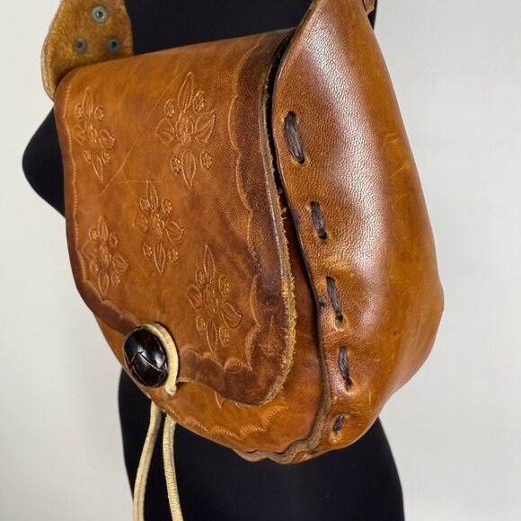 Vintage Boho Tooled Leather Floral Crossbody Purse | Rustic 70s Shoulder Bag - Picture 5 of 12